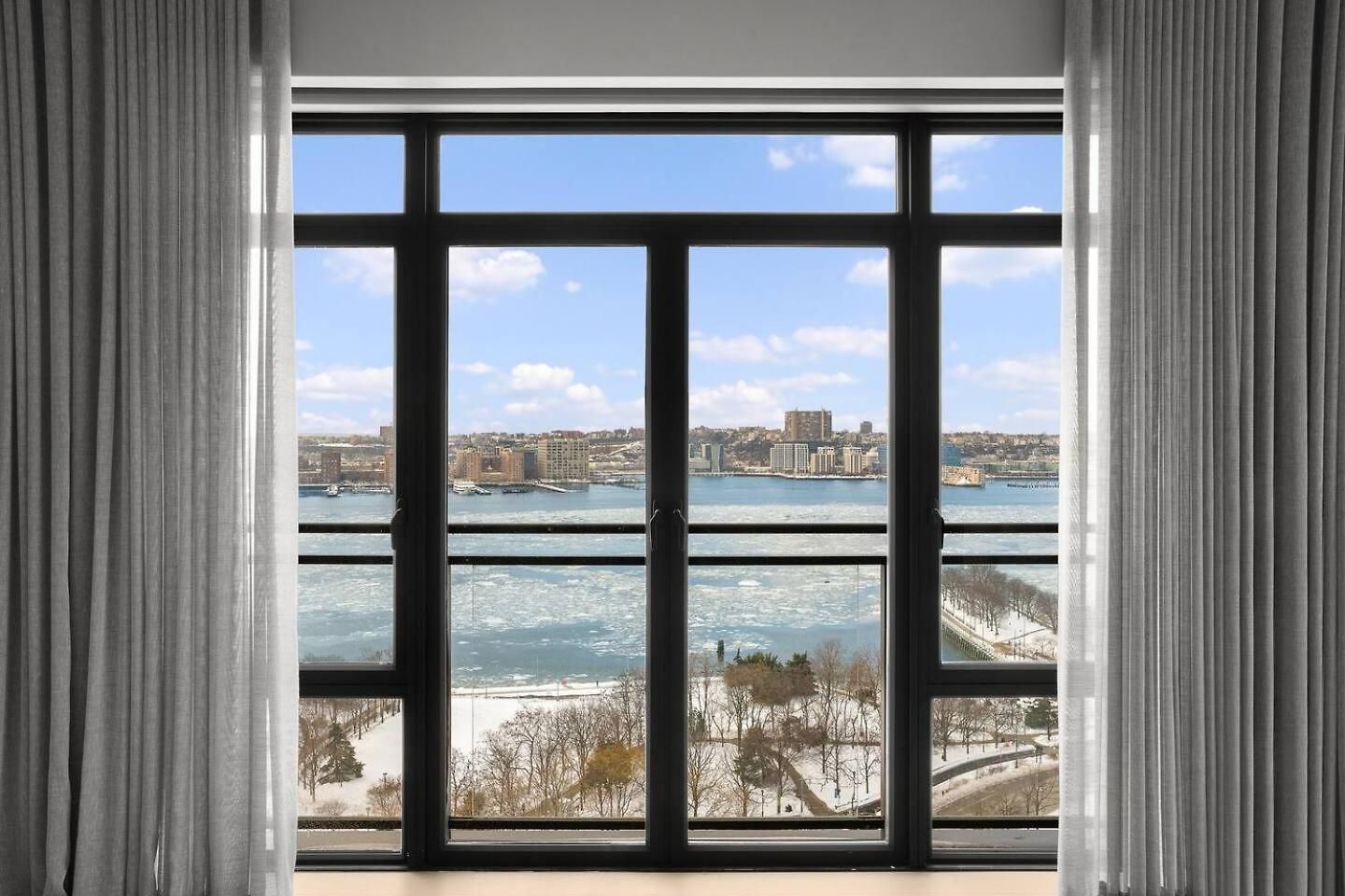 Cozy With Scenic View New York