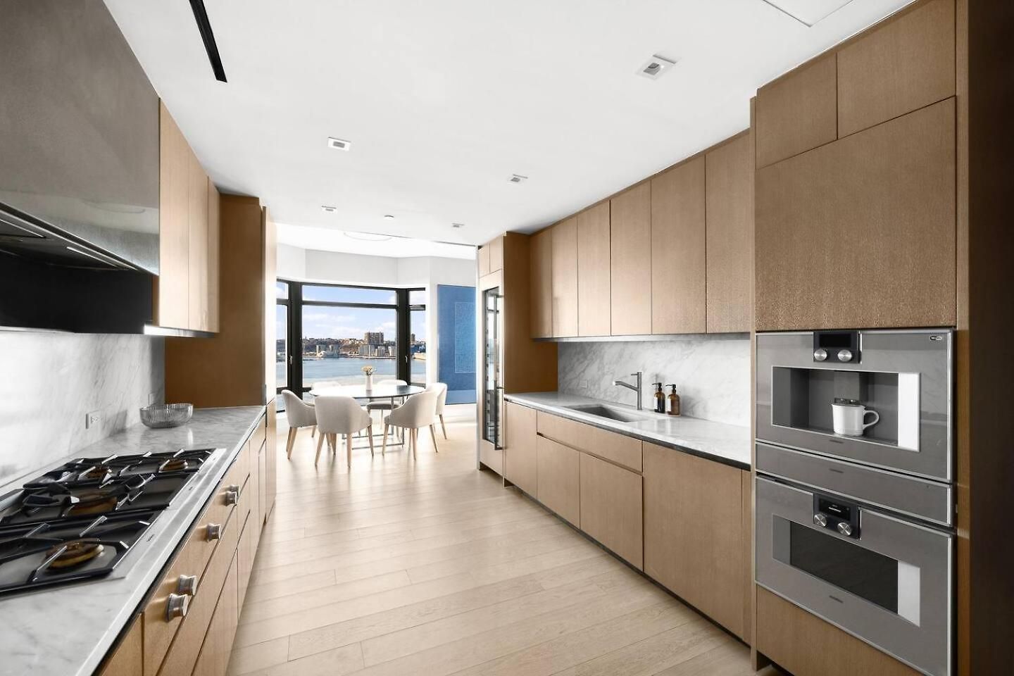 Cozy With Scenic View Apartment *