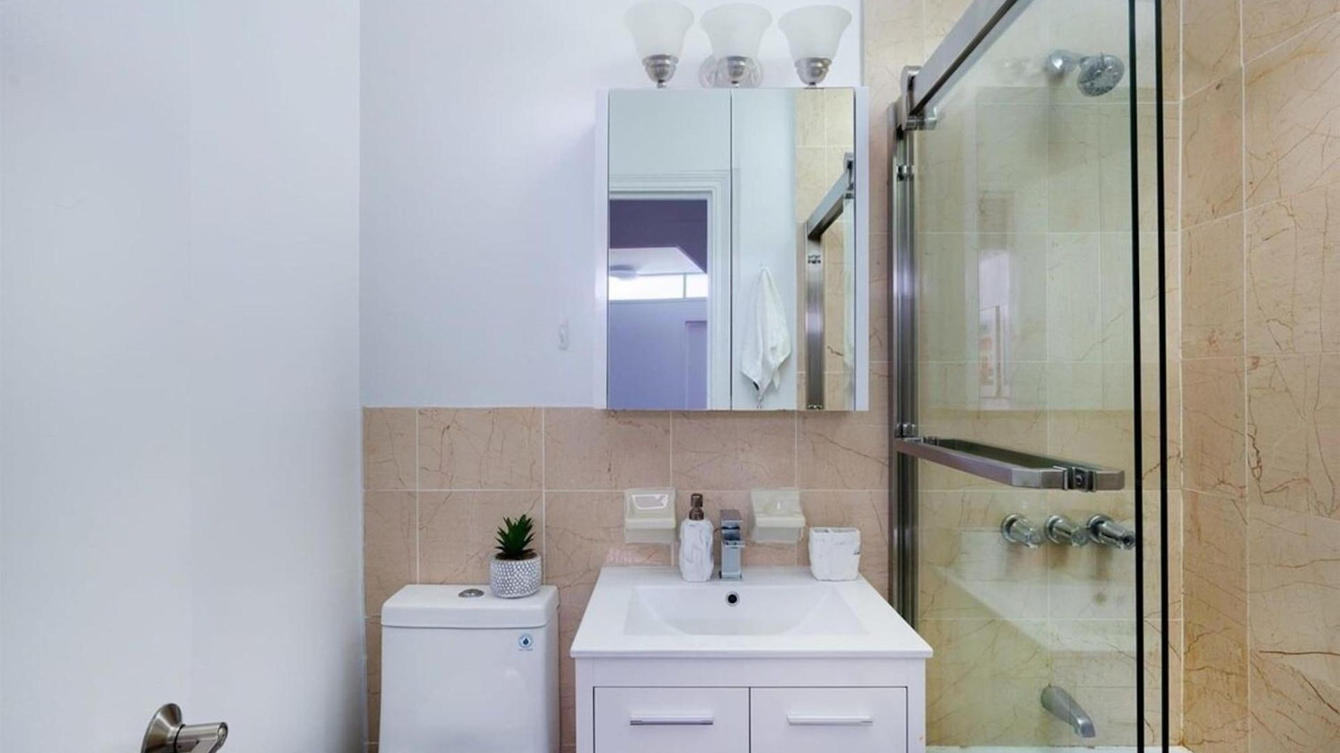 444 Midtown Apartment *