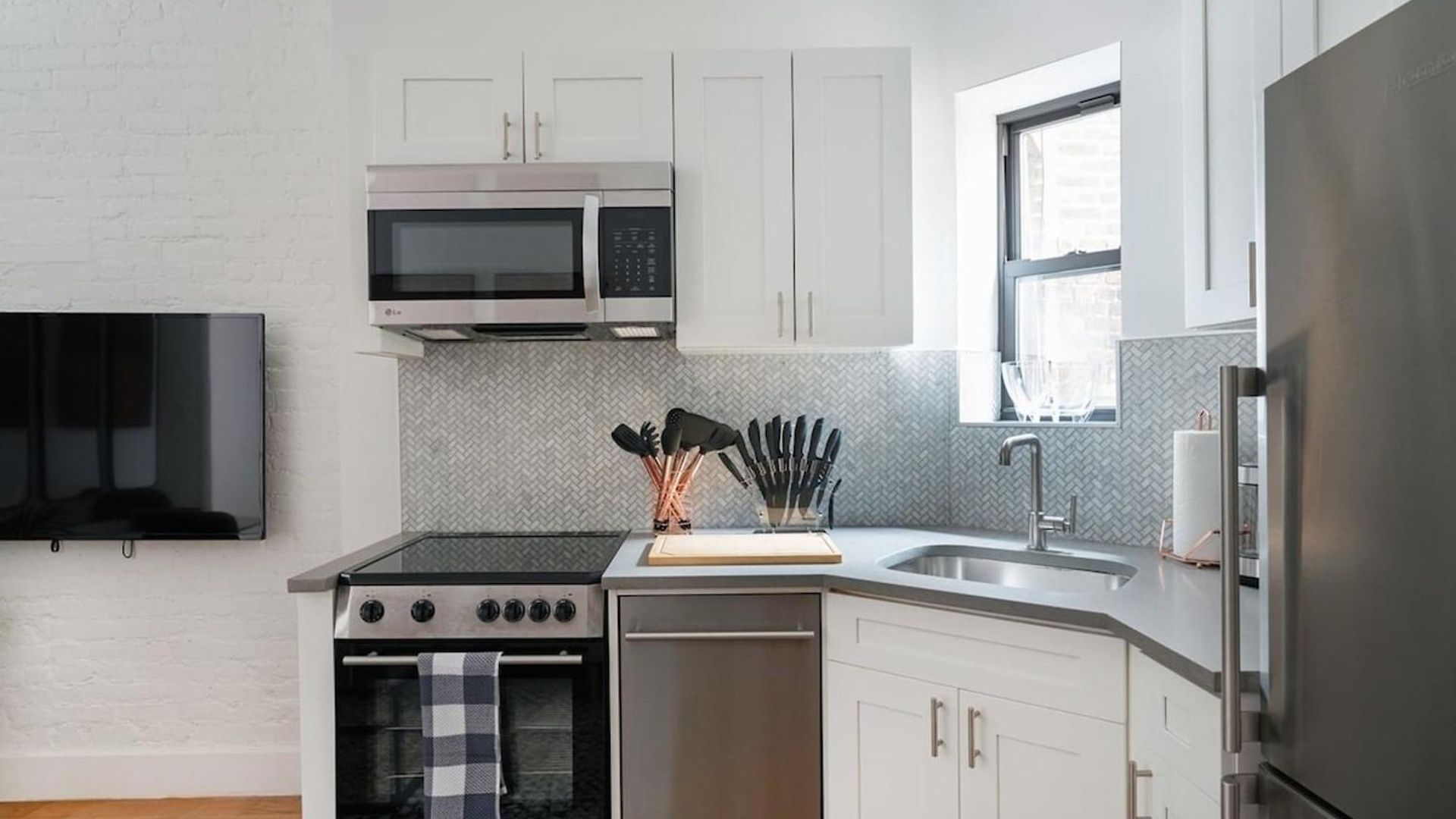 Apartment 1290 Ues *