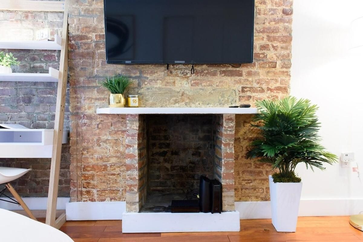 Apartment 241 East New York