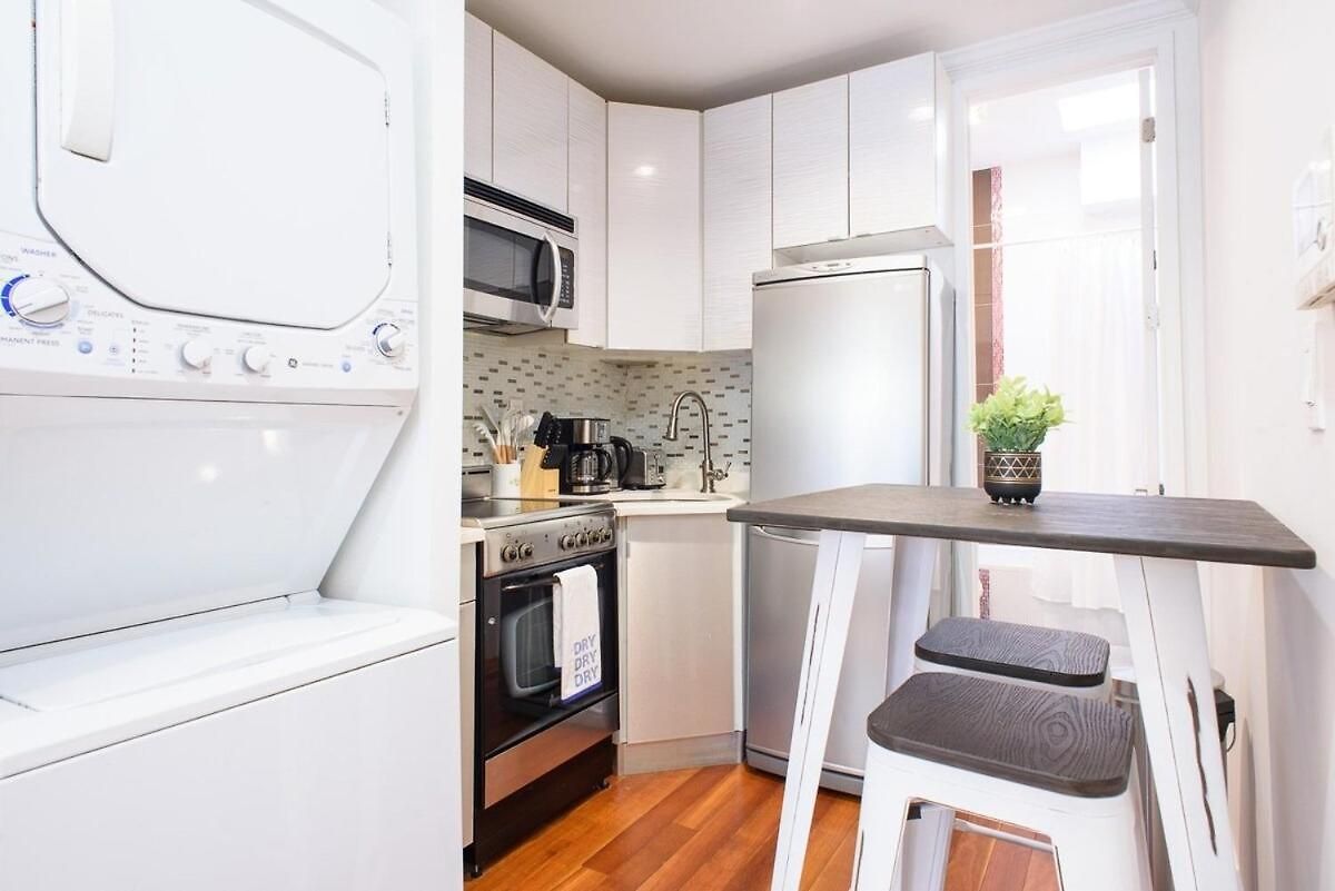 Apartment 241 East New York