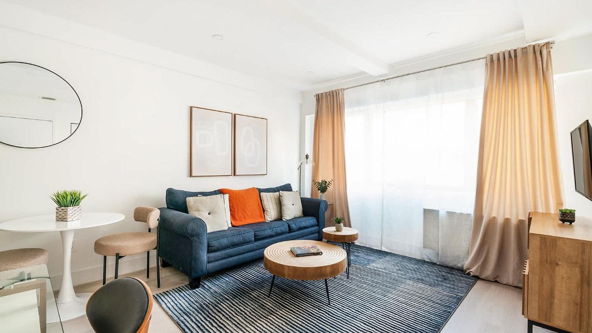 809 Midtown Apartment
