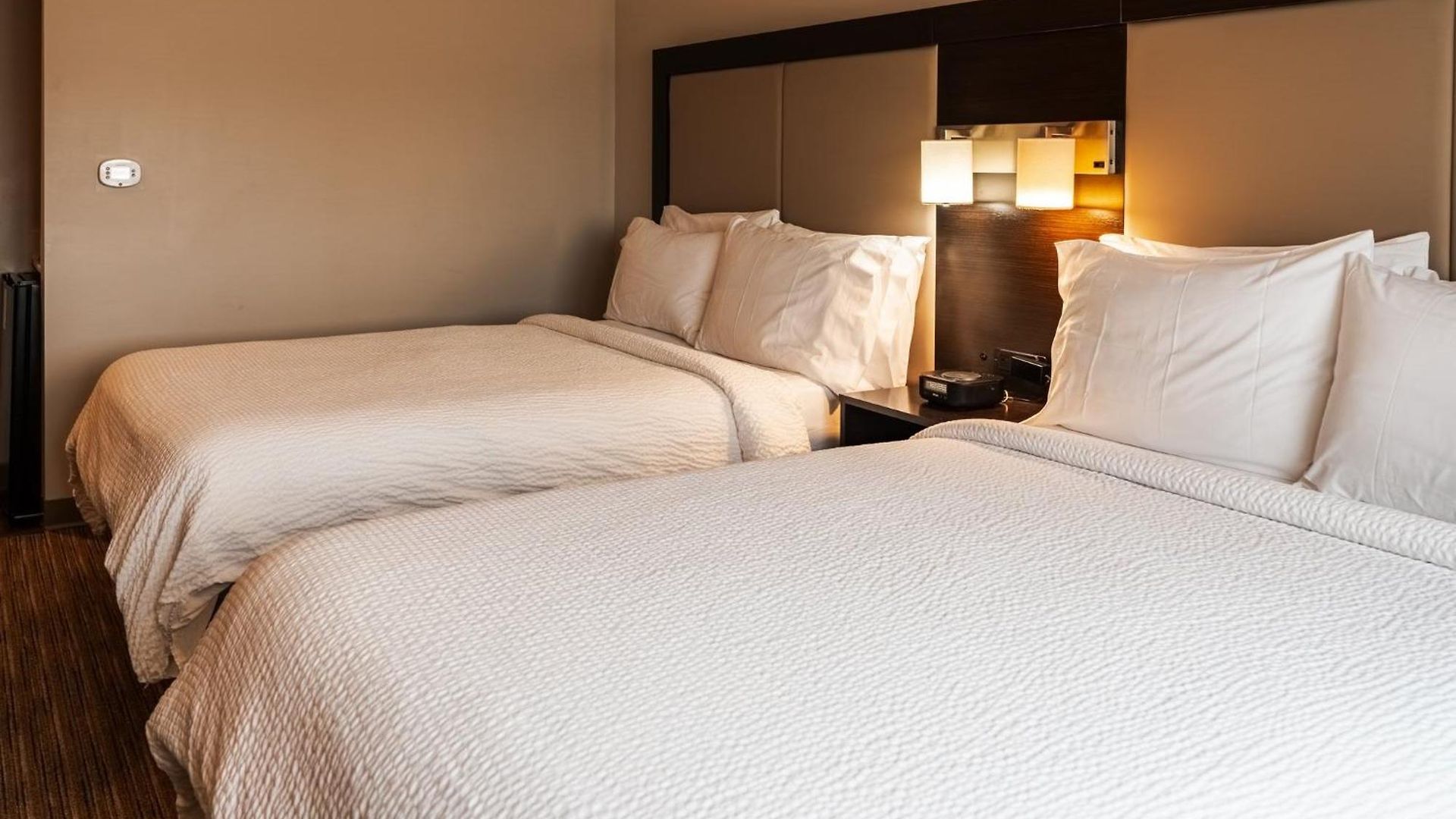 Express Maspeth By Ihg Hotel New York