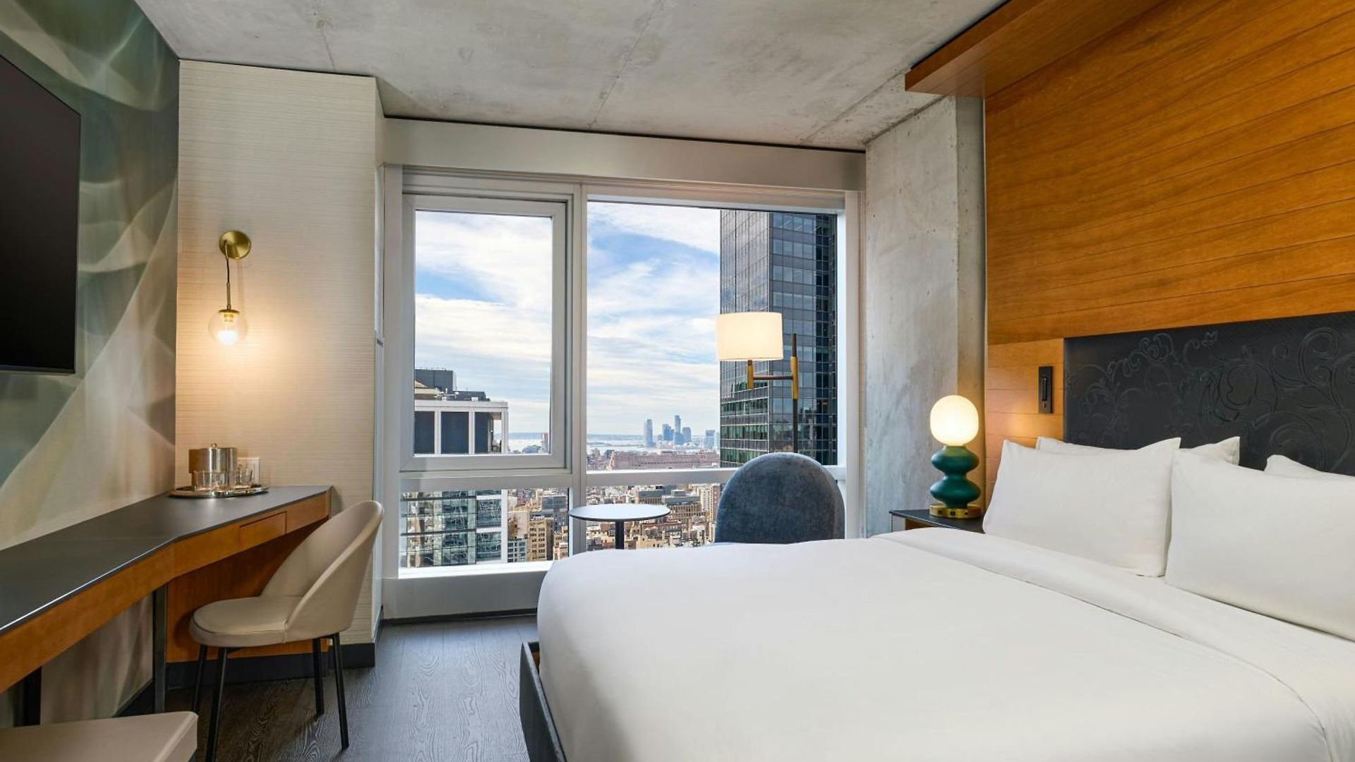 Renaissance Midtown 4*