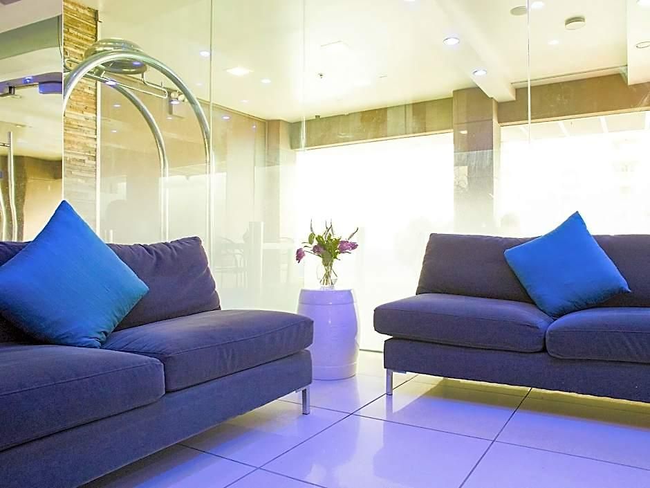 Le Bleu Hotel