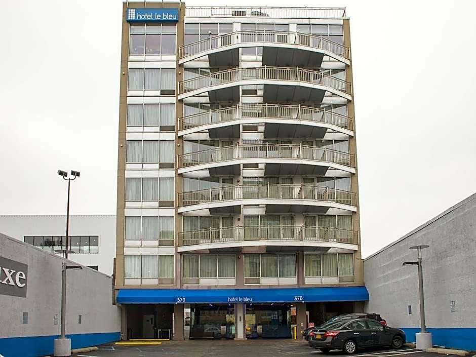 Le Bleu Hotel