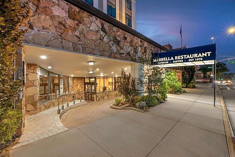 Western Queens Gold Coast 3* New York