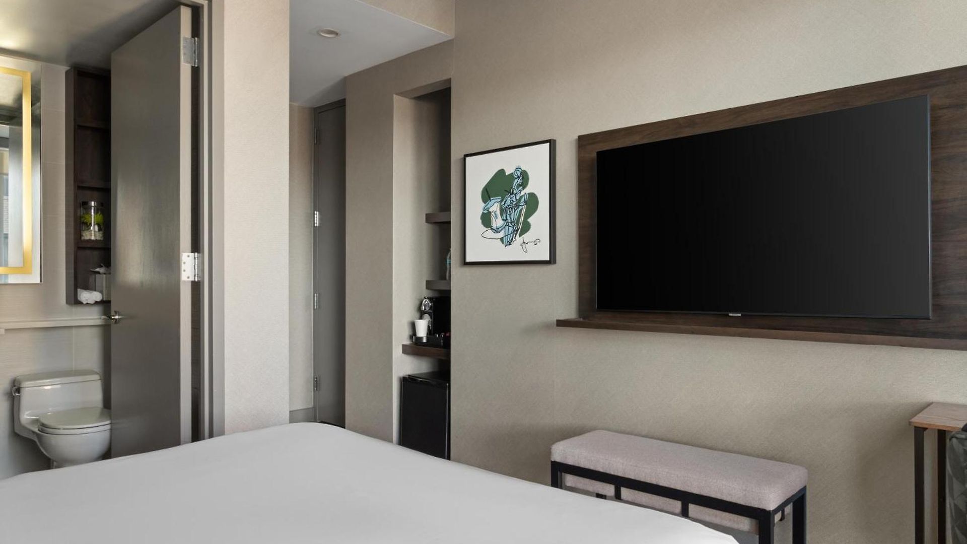 The Bernic City,tapestry Collection By Hilton Hotel
