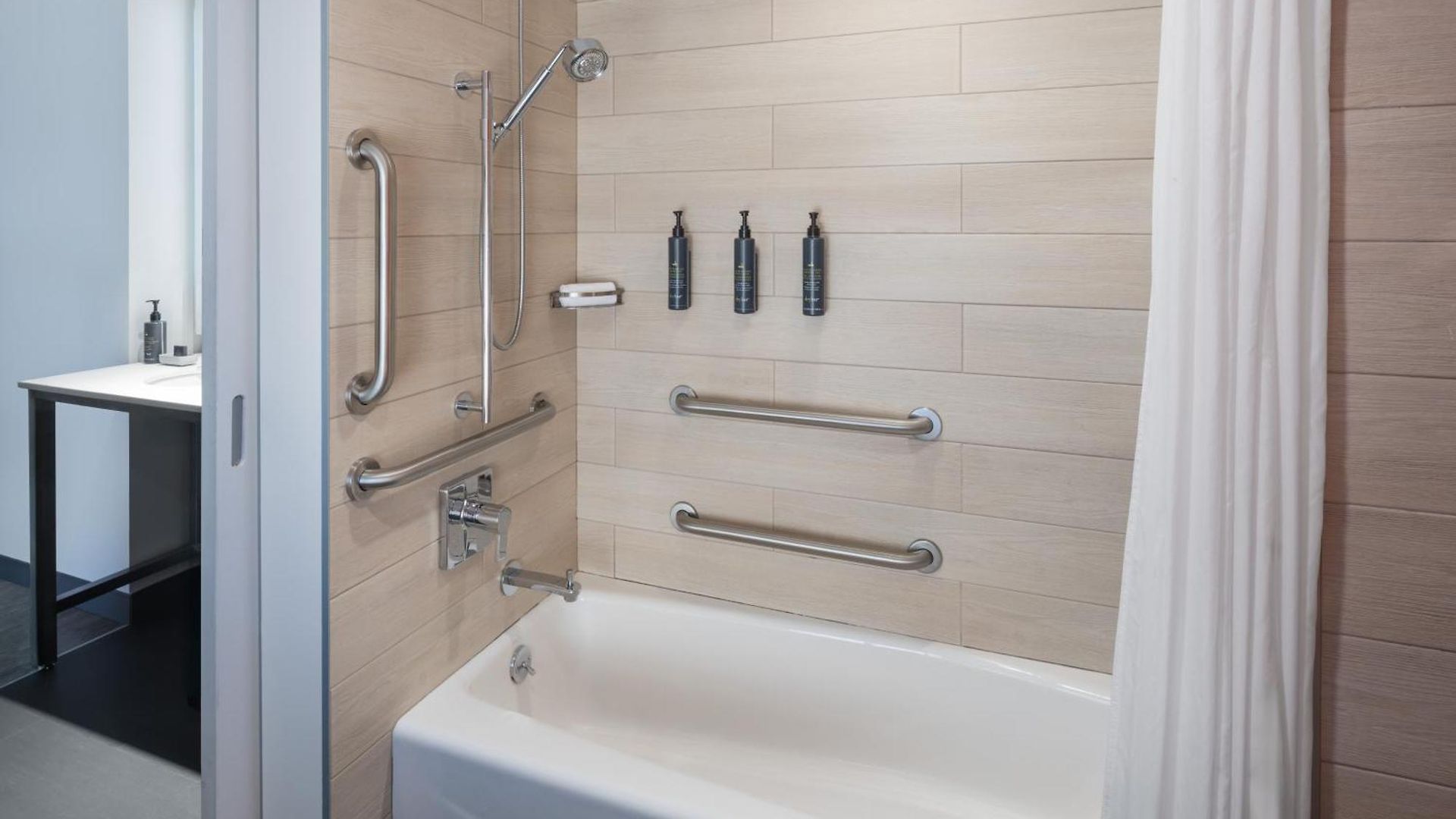 Aloft By Marriott Laguardia Airport Hotel