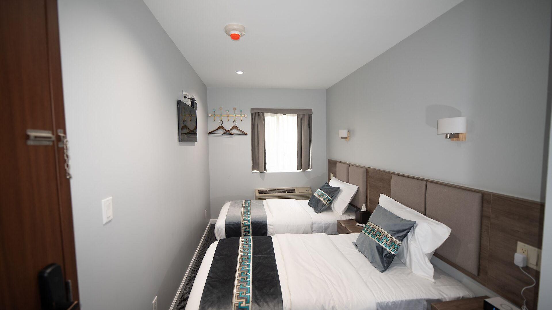 Flushing Garden Hotel 2*