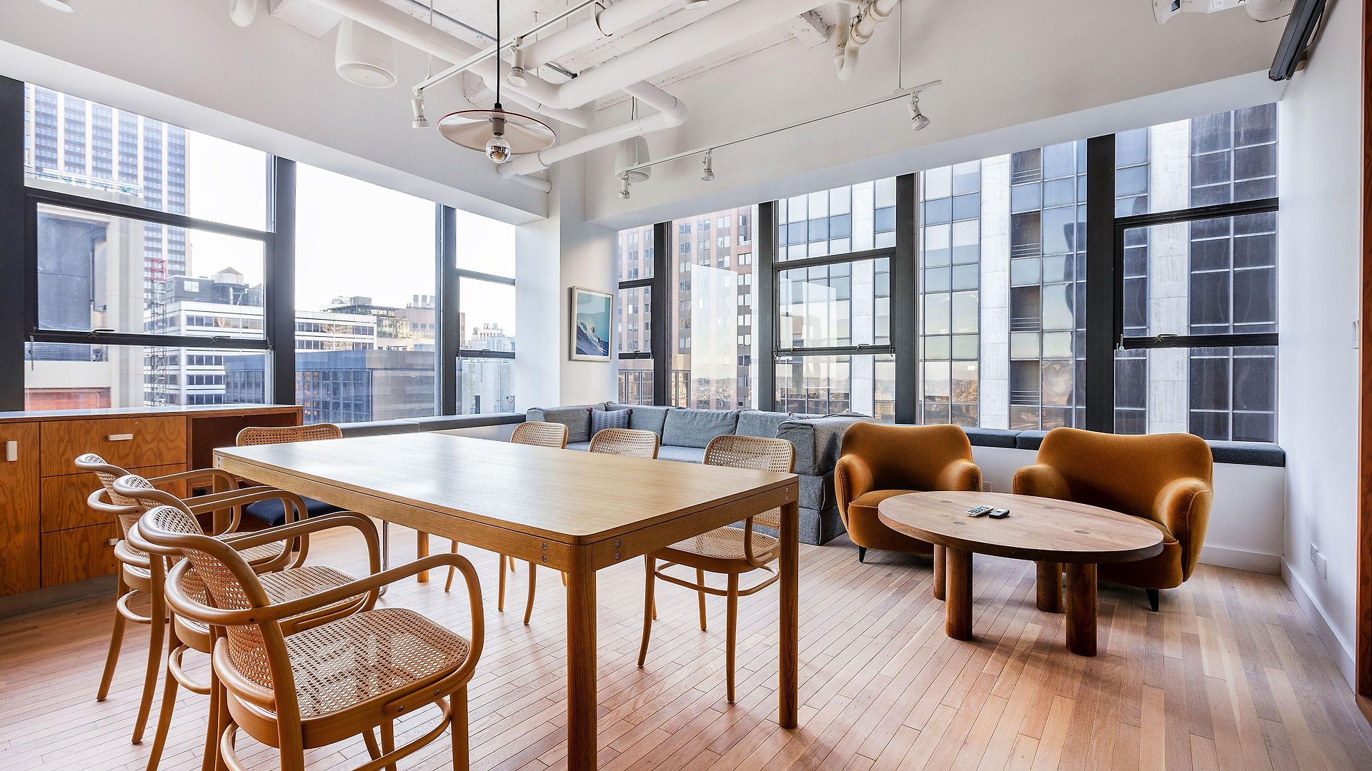 Placemakr Street Aparthotel 4*