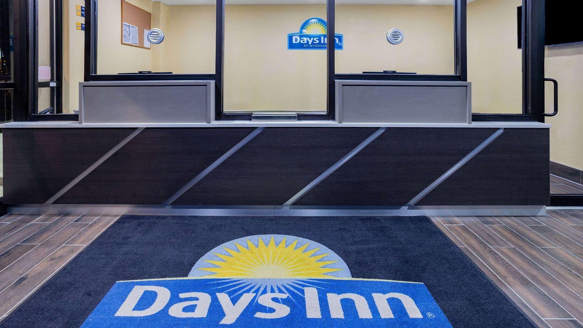 Hotel Days By Wyndham Bronx Nyc New York