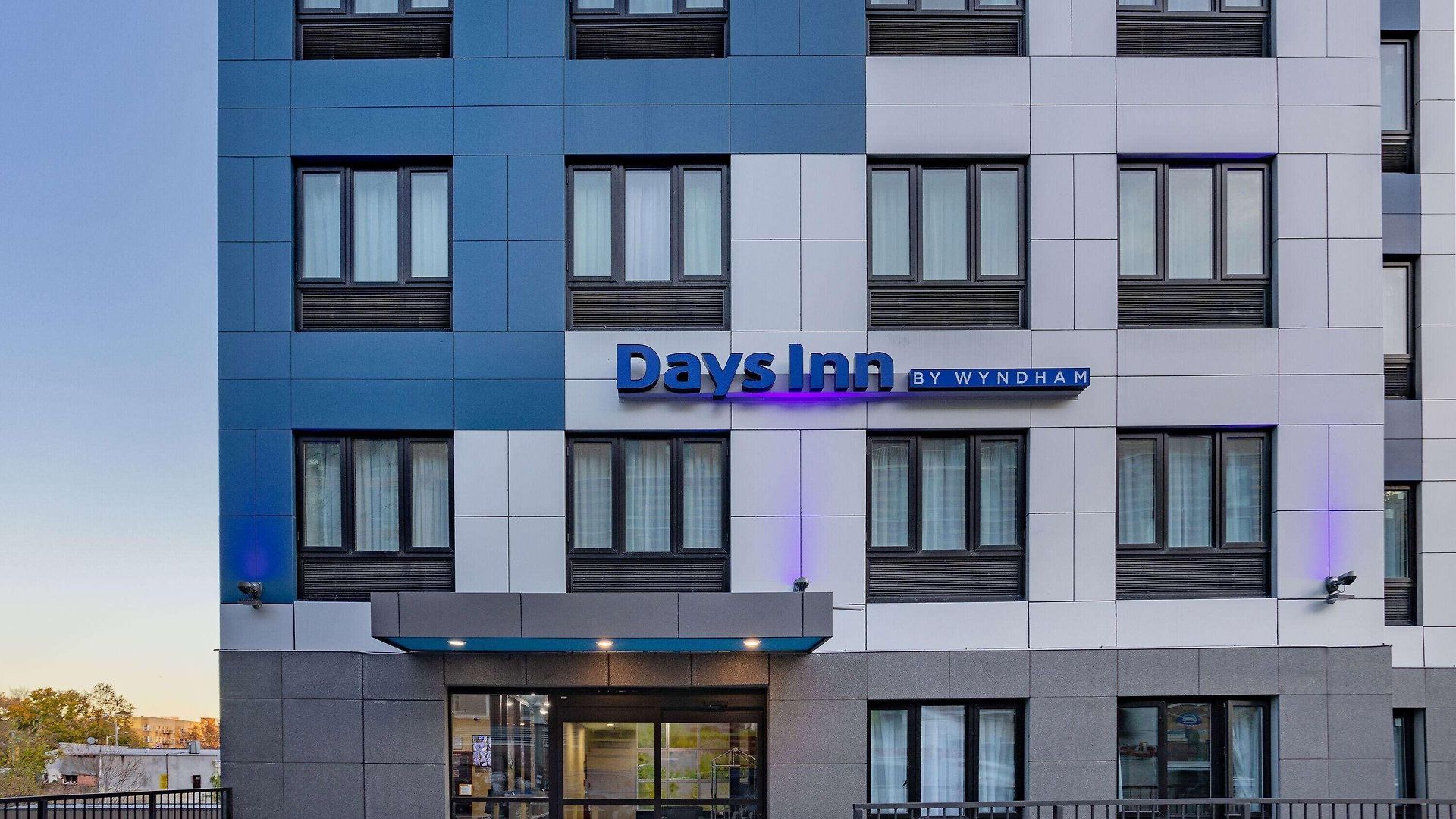 Days By Wyndham Bronx Nyc Hotel 3*