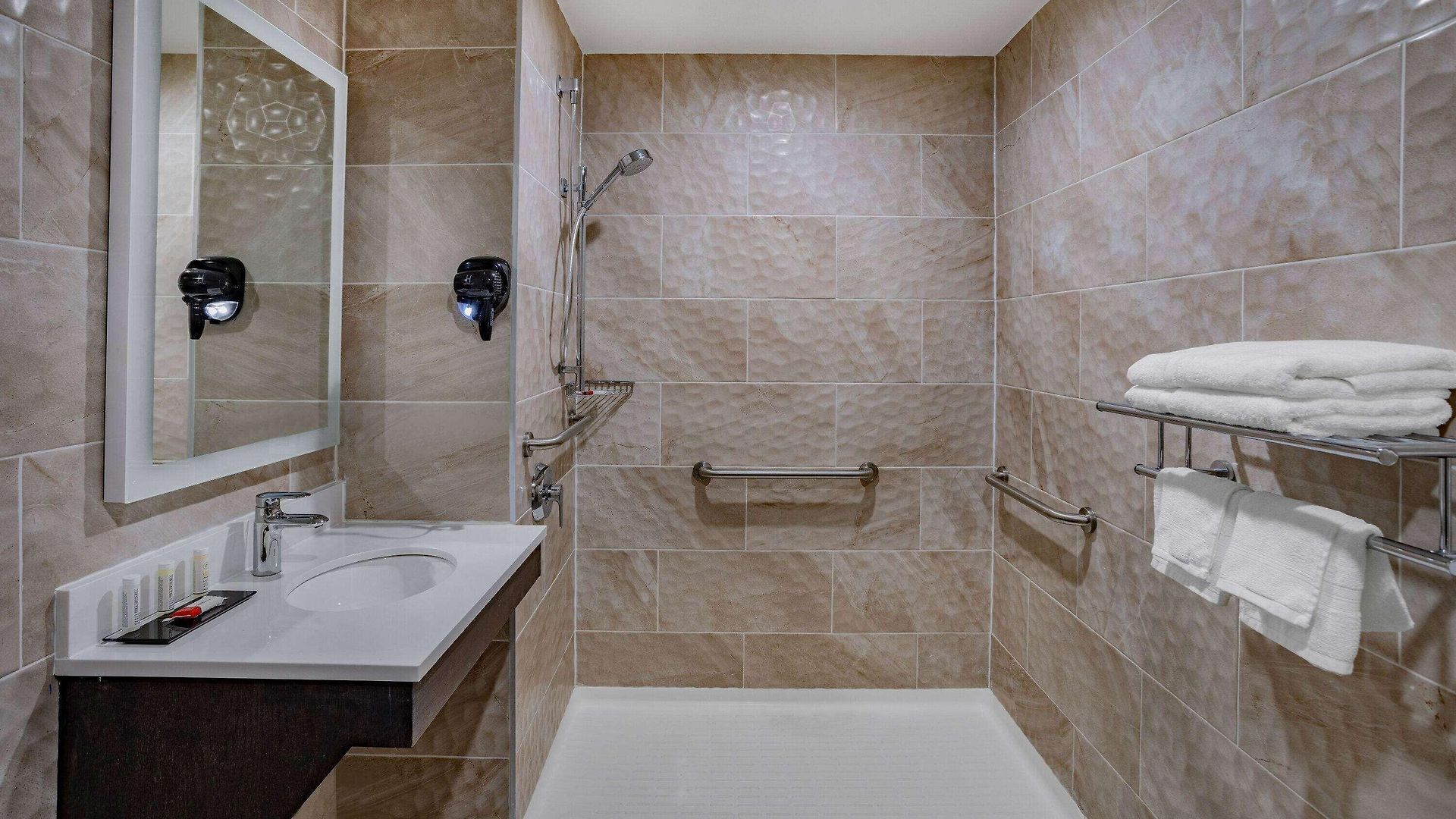 Hotel Days By Wyndham Bronx Nyc