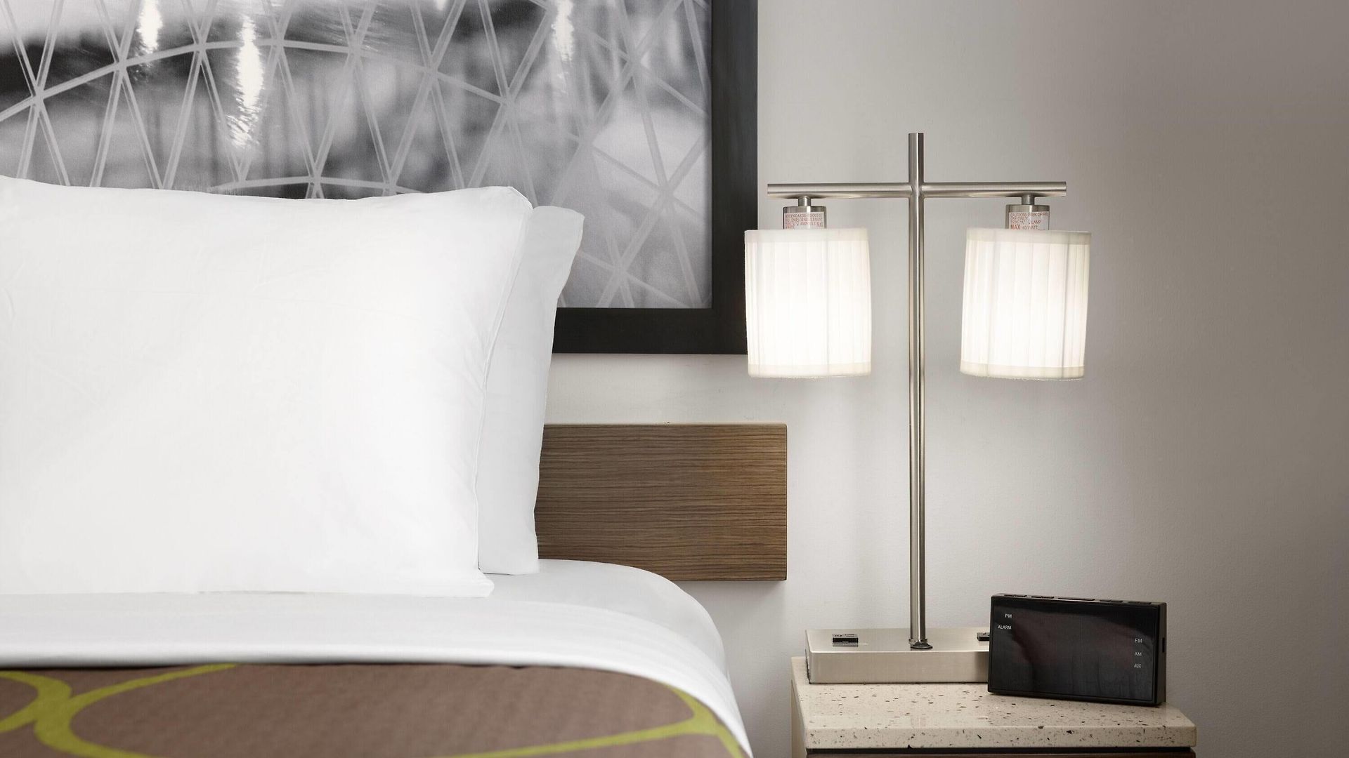 Super 8 By Wyndham Bronx Near Stadium Hotel