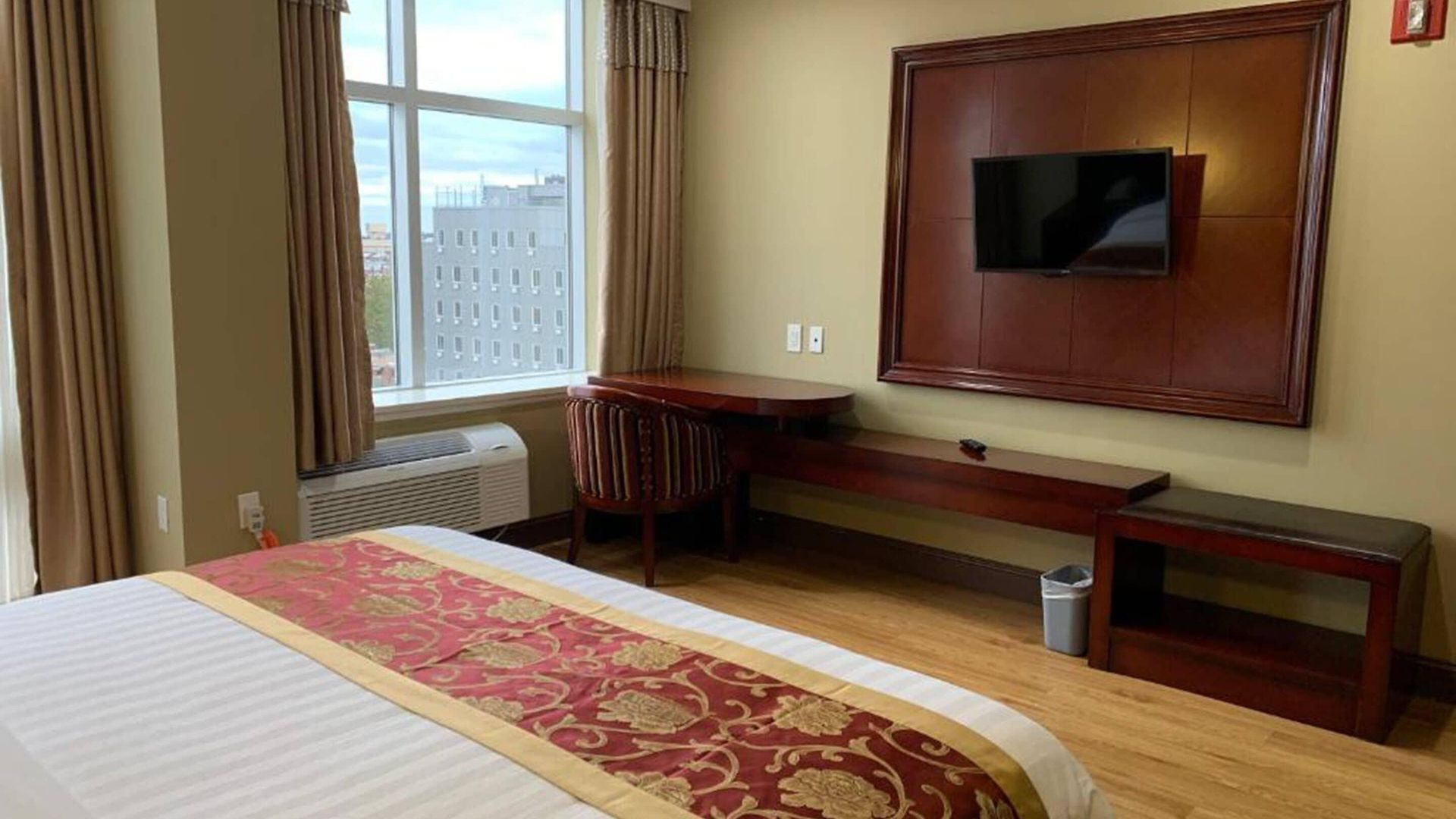 Hotel The Queens 2*