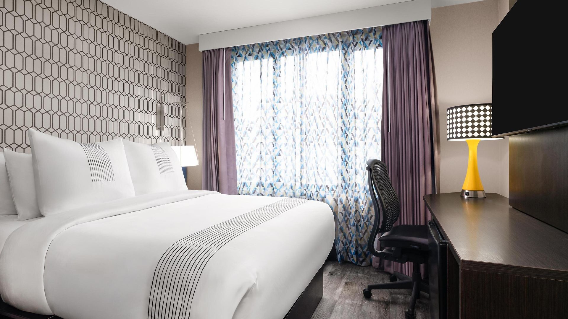 Hotel Glo Western Bronx Nyc New York