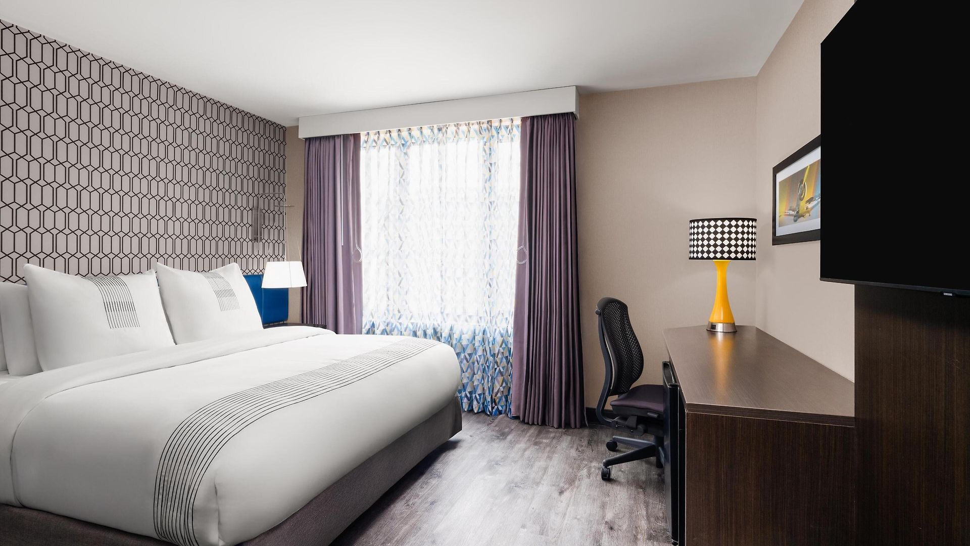 Glo Western Bronx Nyc Hotel