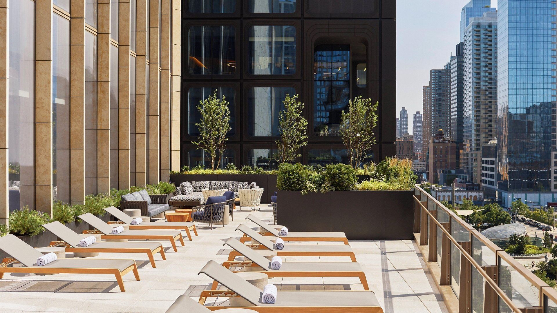Equinox Hotel 5*