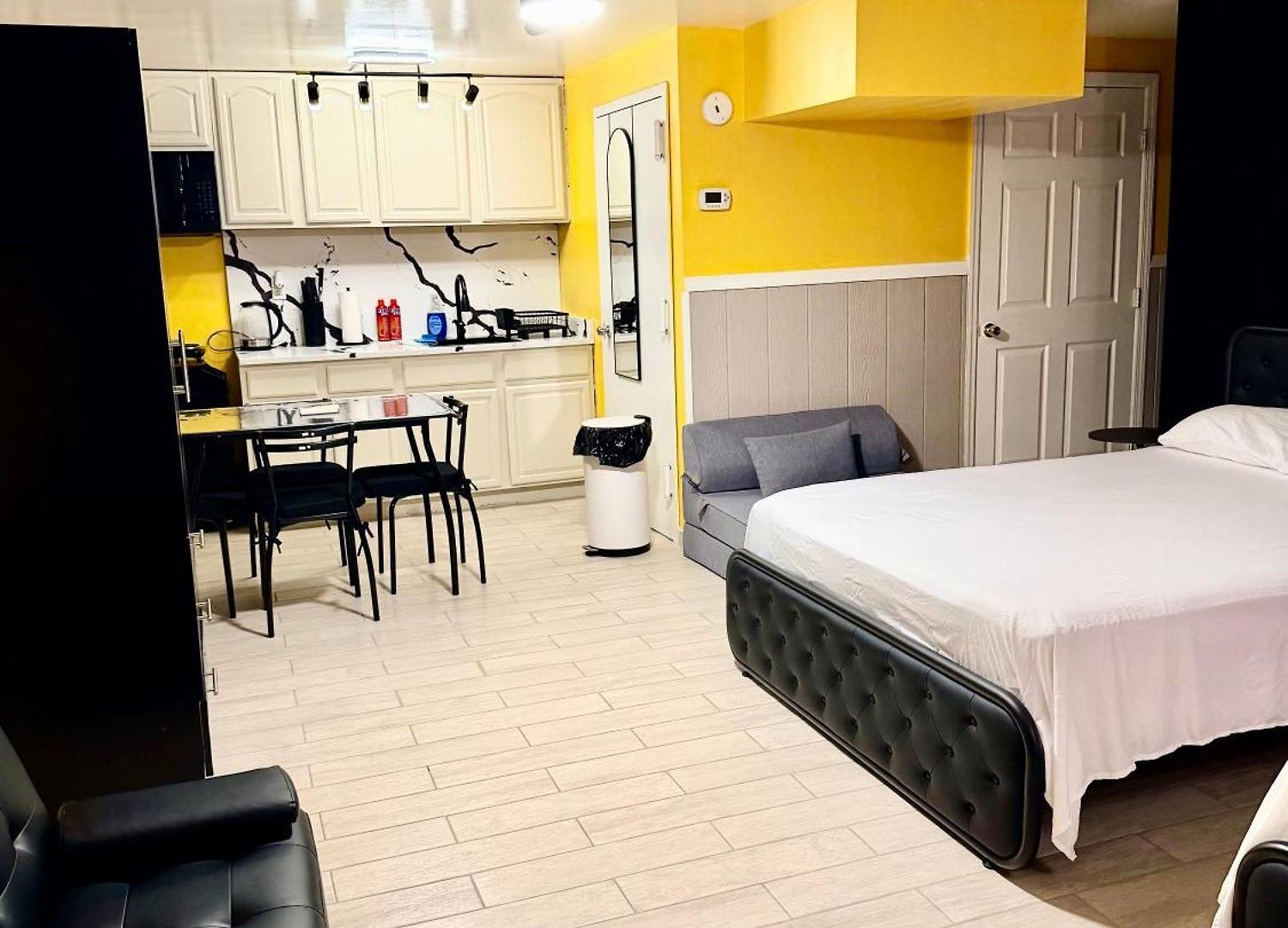 Large 3-bedrooms/2-bath Apt, One Block To Train * New York