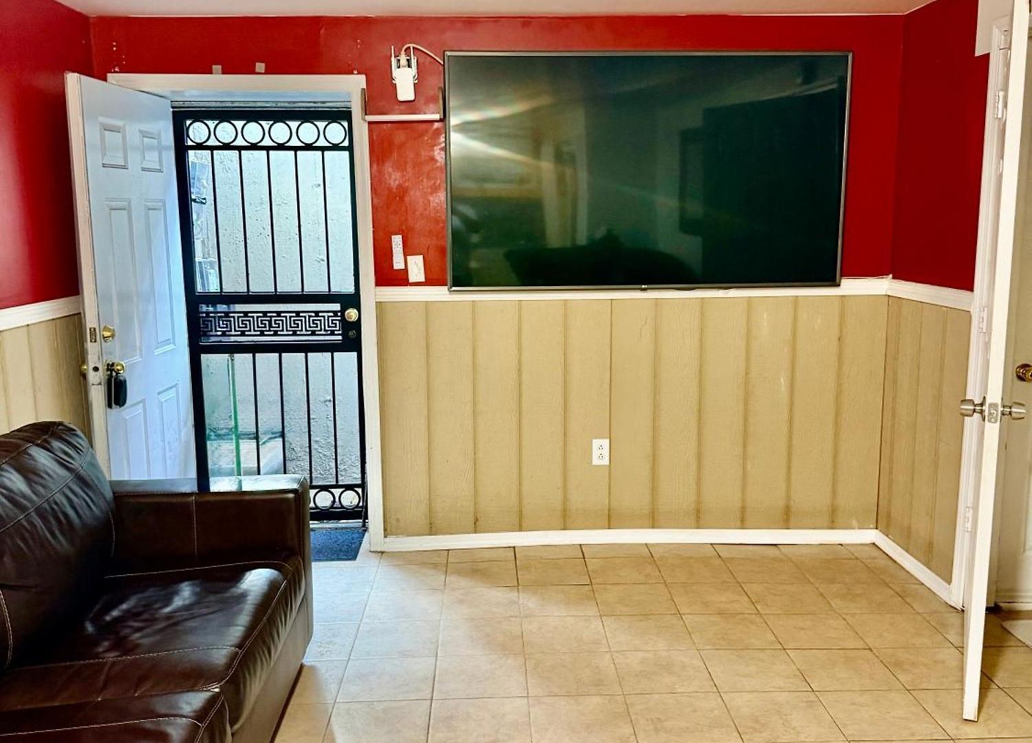 Large 3-bedrooms/2-bath Apt, One Block To Train *