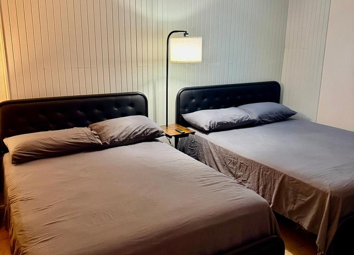 Homestay Large 3-bedrooms/2-bath Apt, One Block To Train