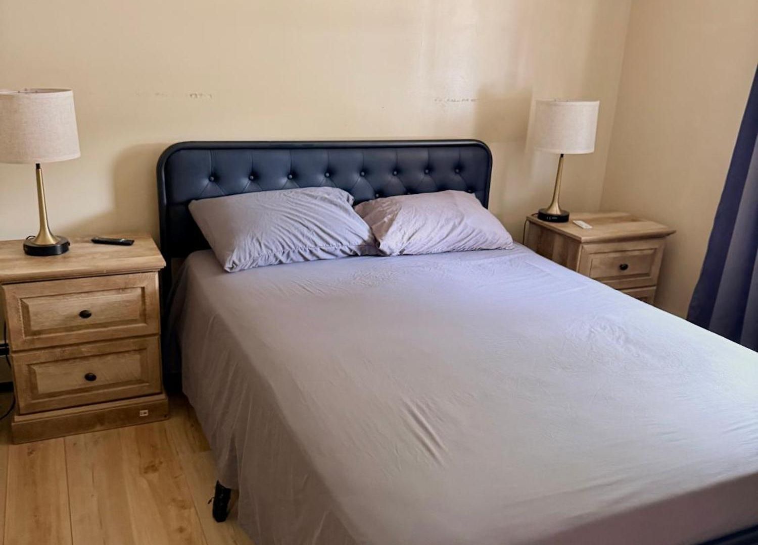 Homestay Large 3-bedrooms/2-bath Apt, One Block To Train New York