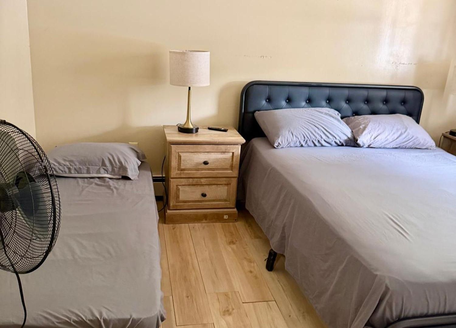 Homestay Large 3-bedrooms/2-bath Apt, One Block To Train *