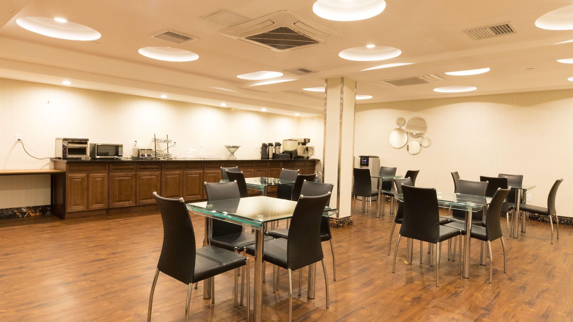 Hotel Mayfair And