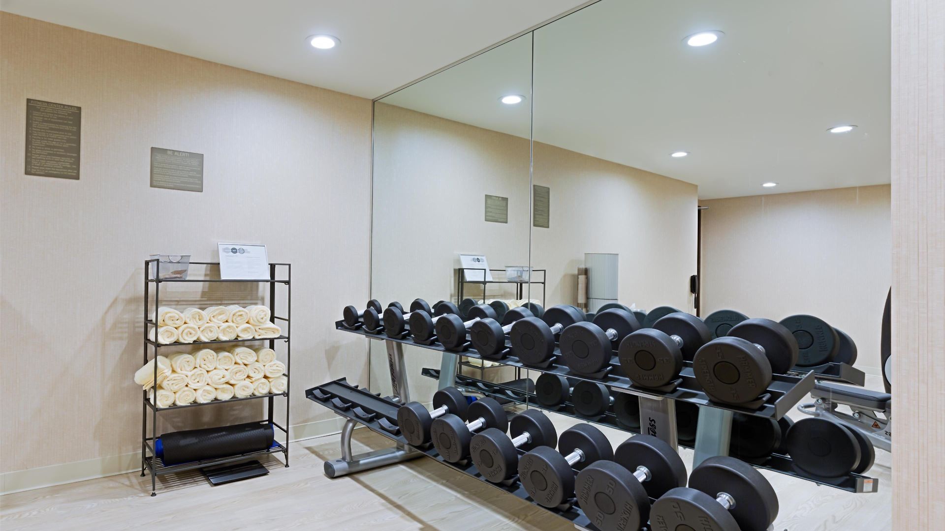 Hyatt Place Long Island Hotel 3*