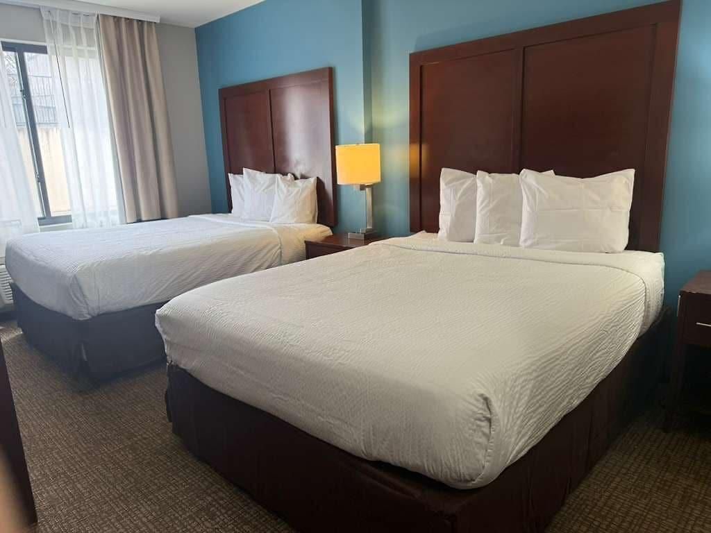 Days By Wyndham Brooklyn Marine Park Hotel