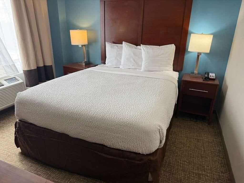 Days By Wyndham Brooklyn Marine Park Hotel