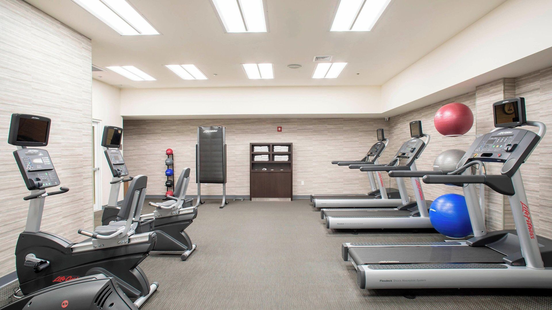 Courtyard By Marriott Queens/fresh Meadows Hotel