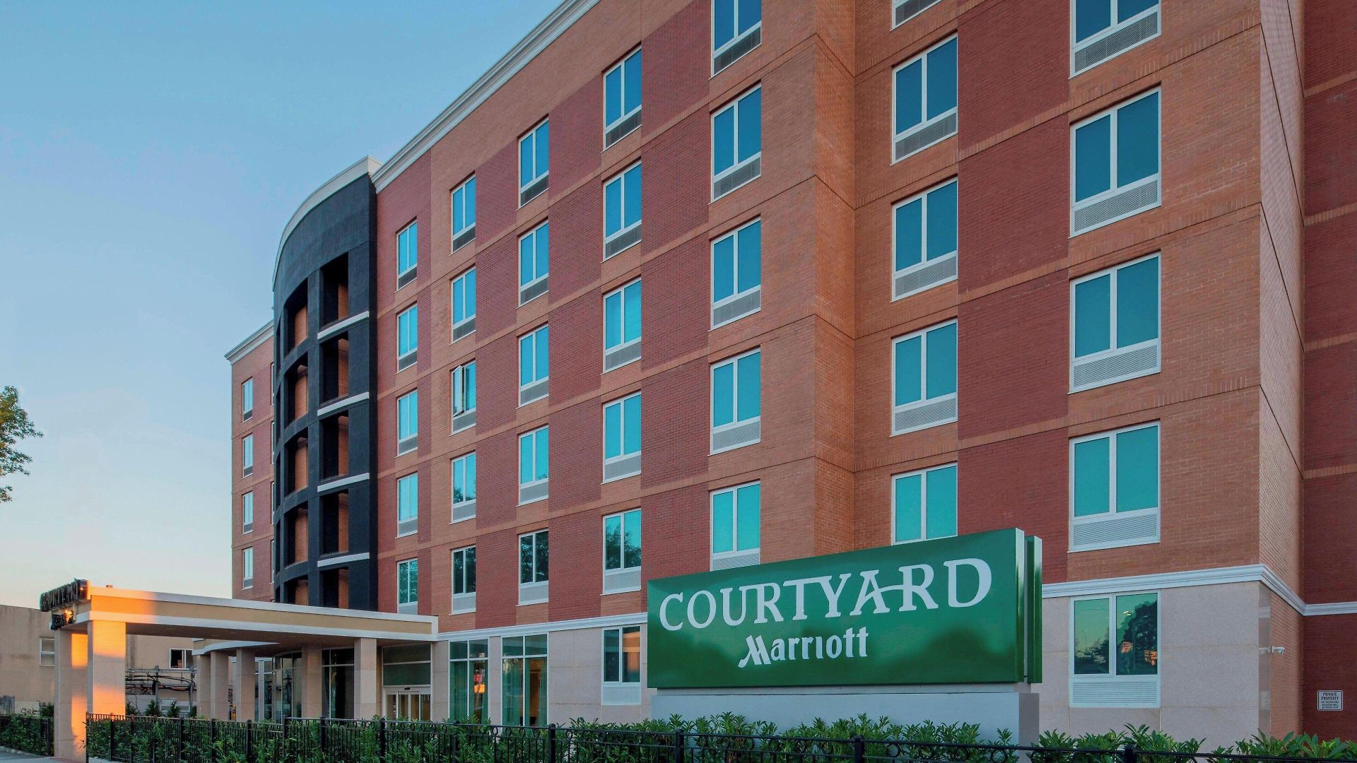 Courtyard By Marriott Queens/fresh Meadows Hotel New York