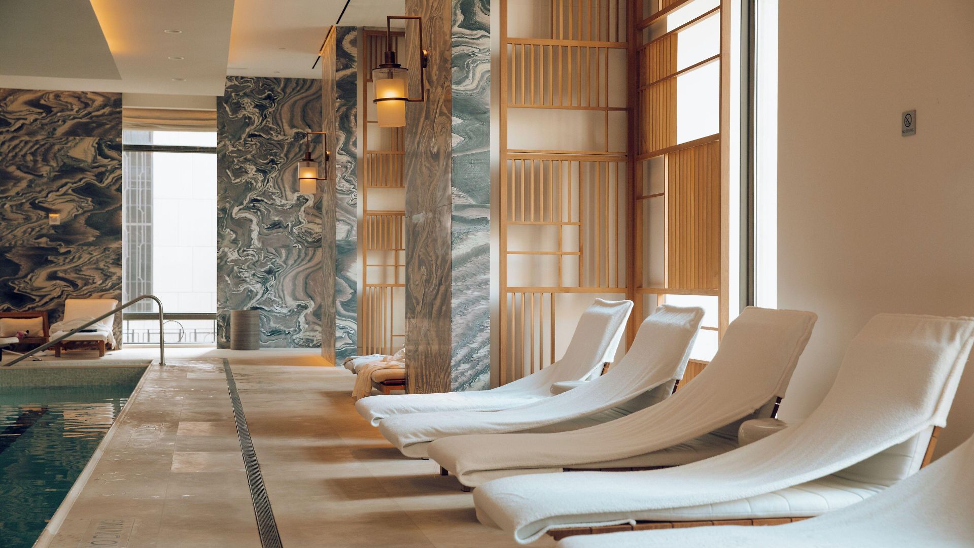 Four Seasons Downtown 5*