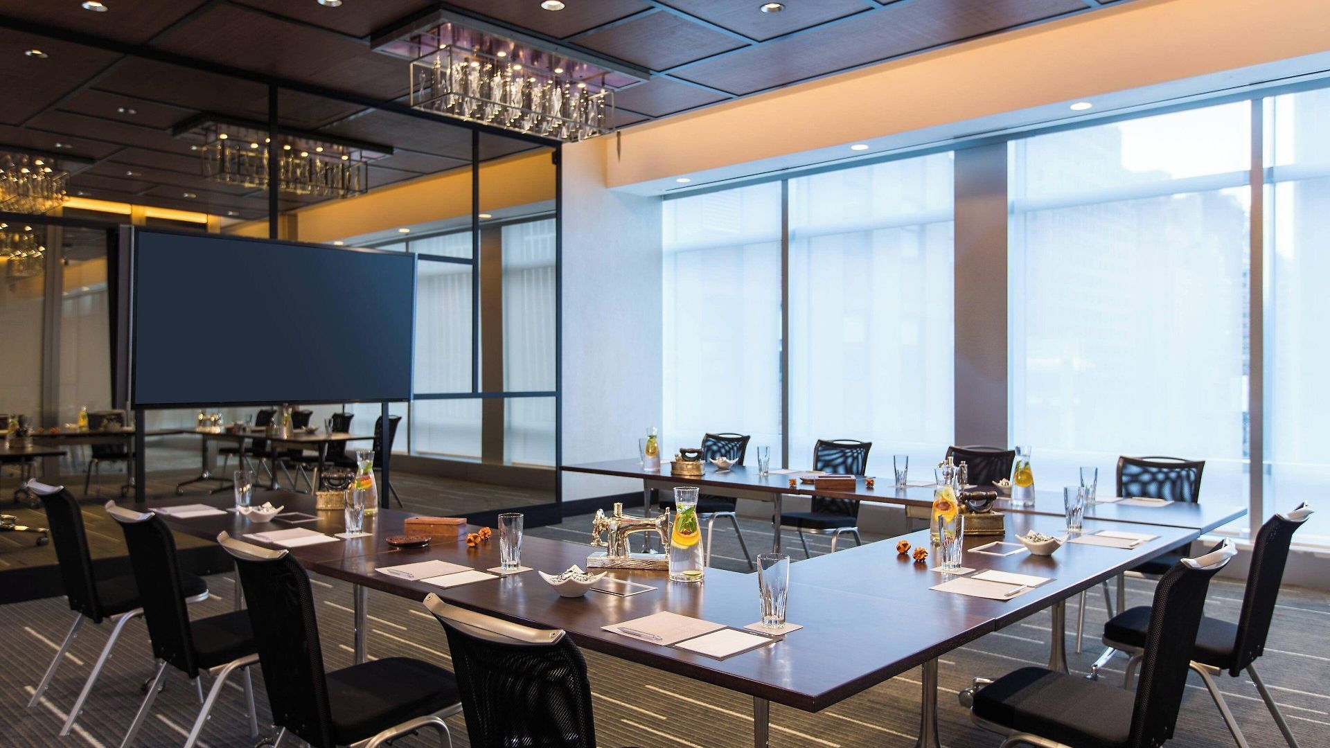 Renaissance Midtown Hotel 4*