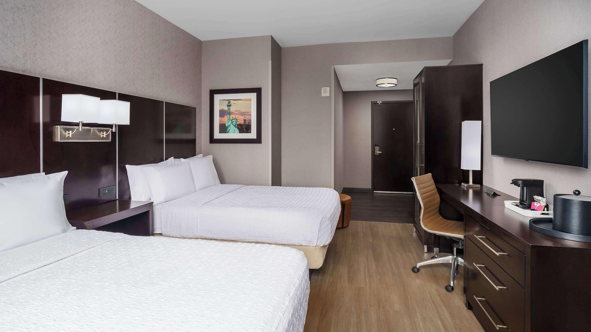 Hampton Times Square 3*