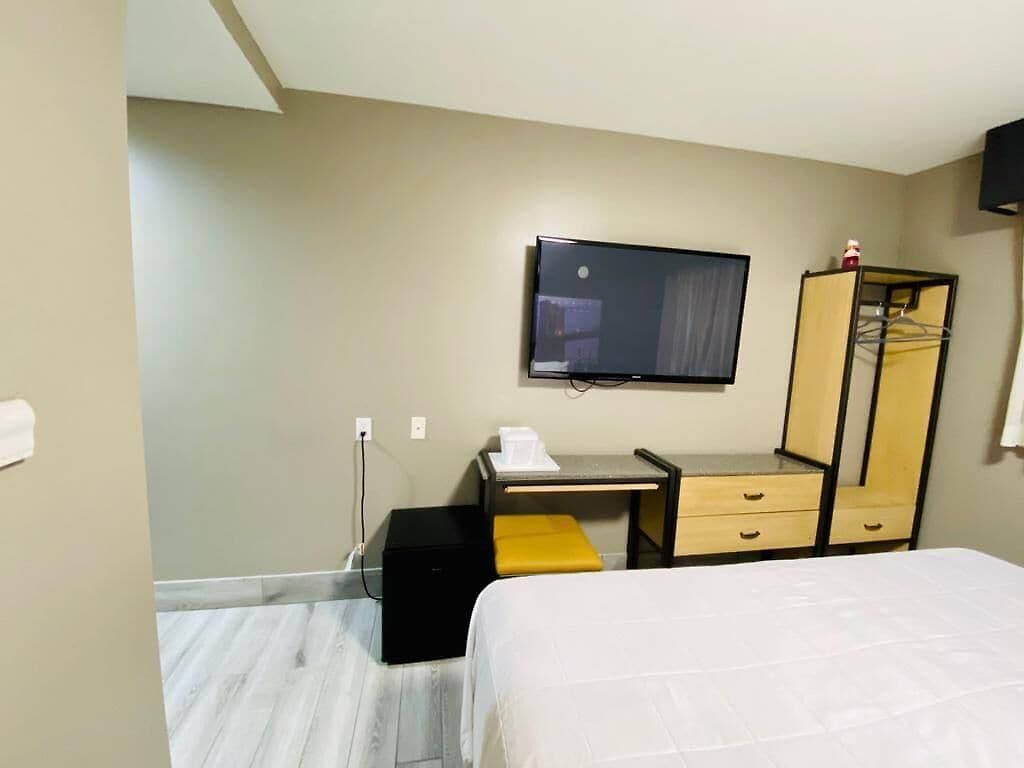 Rodeway Near Jfk Airport 2*