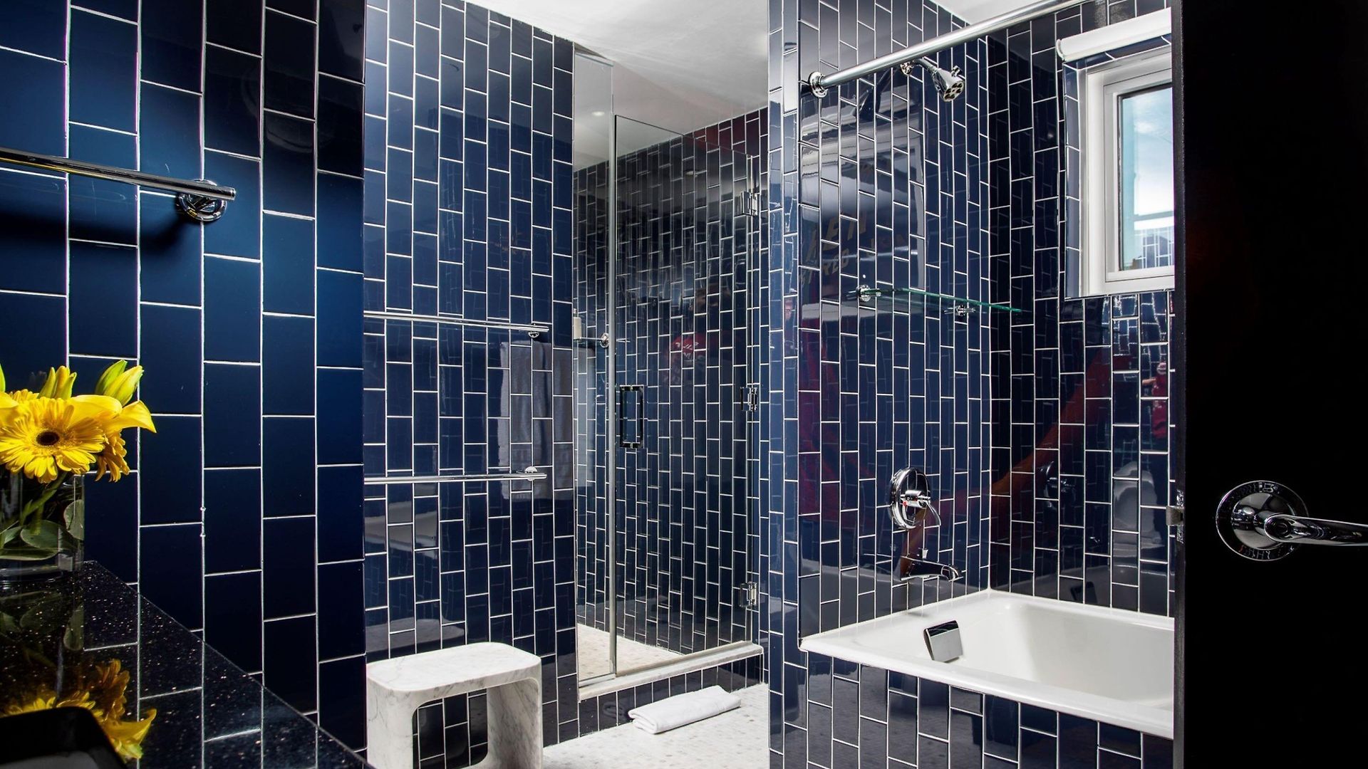 6 Columbus Park 4*