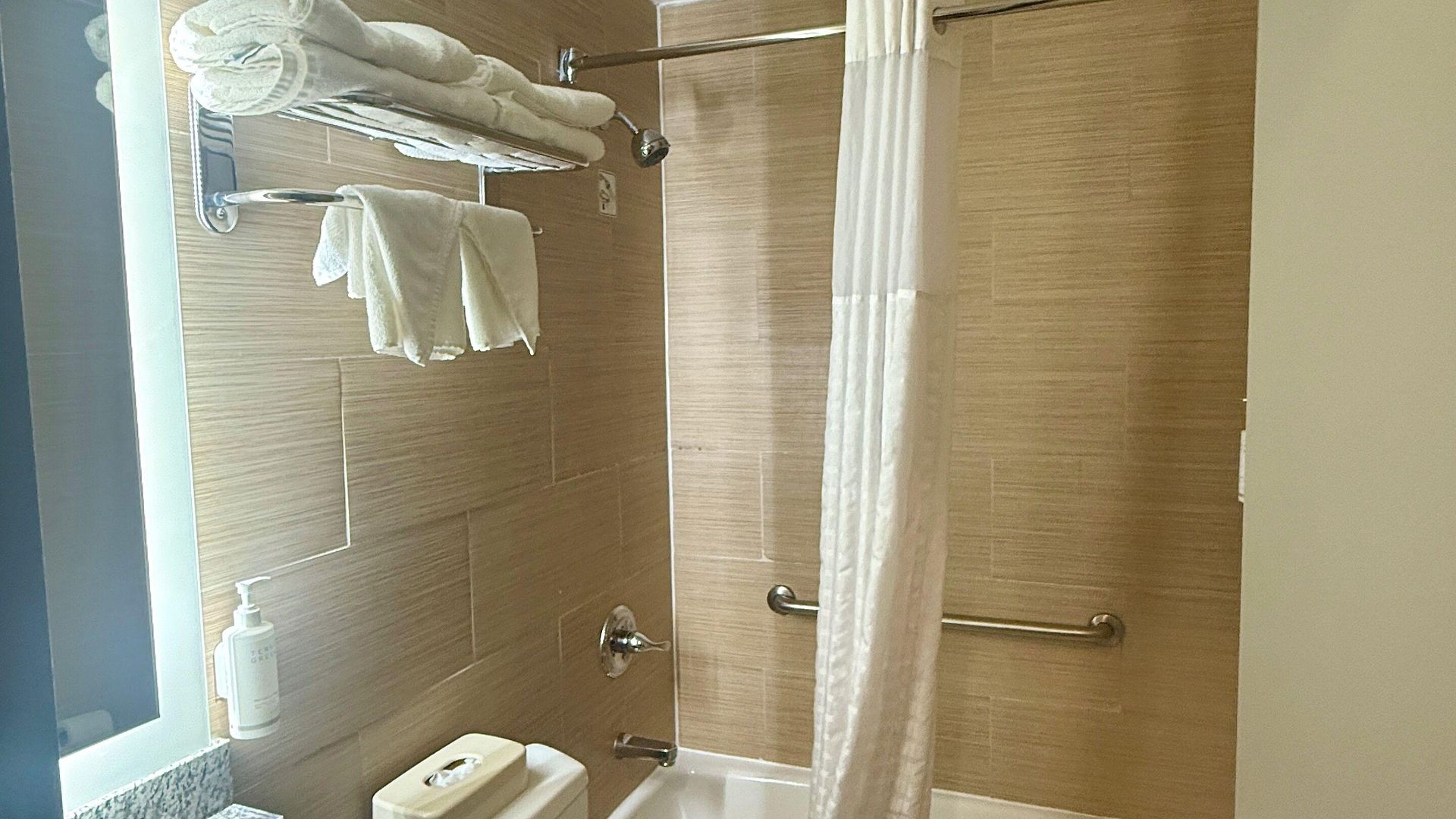 Hotel Days By Wyndham Brooklyn Borough Park