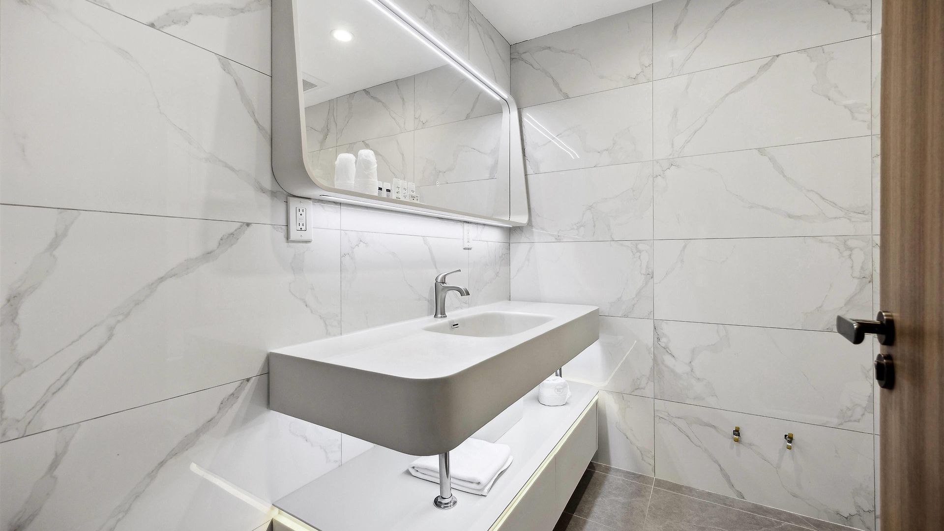 Ramada By Wyndham Flushing Queens Hotel