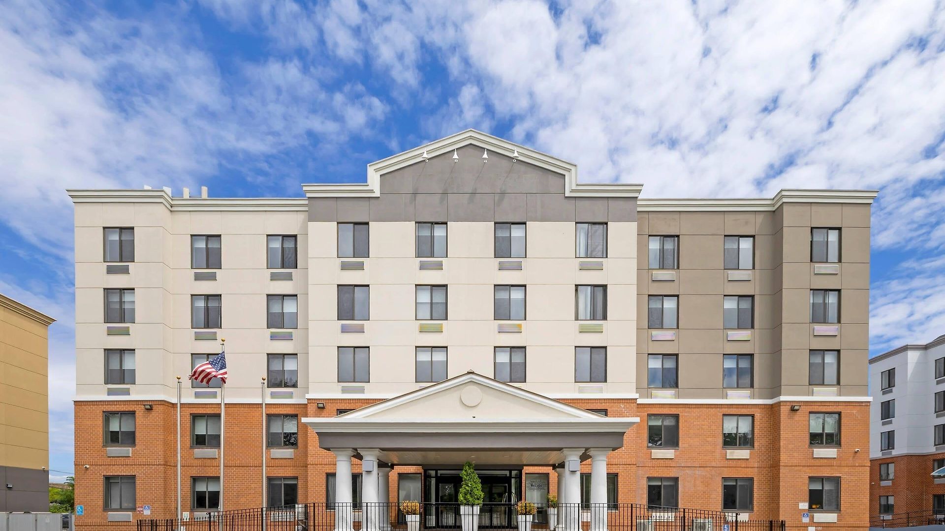 Hotel Country & By Radisson, Staten Island 3*