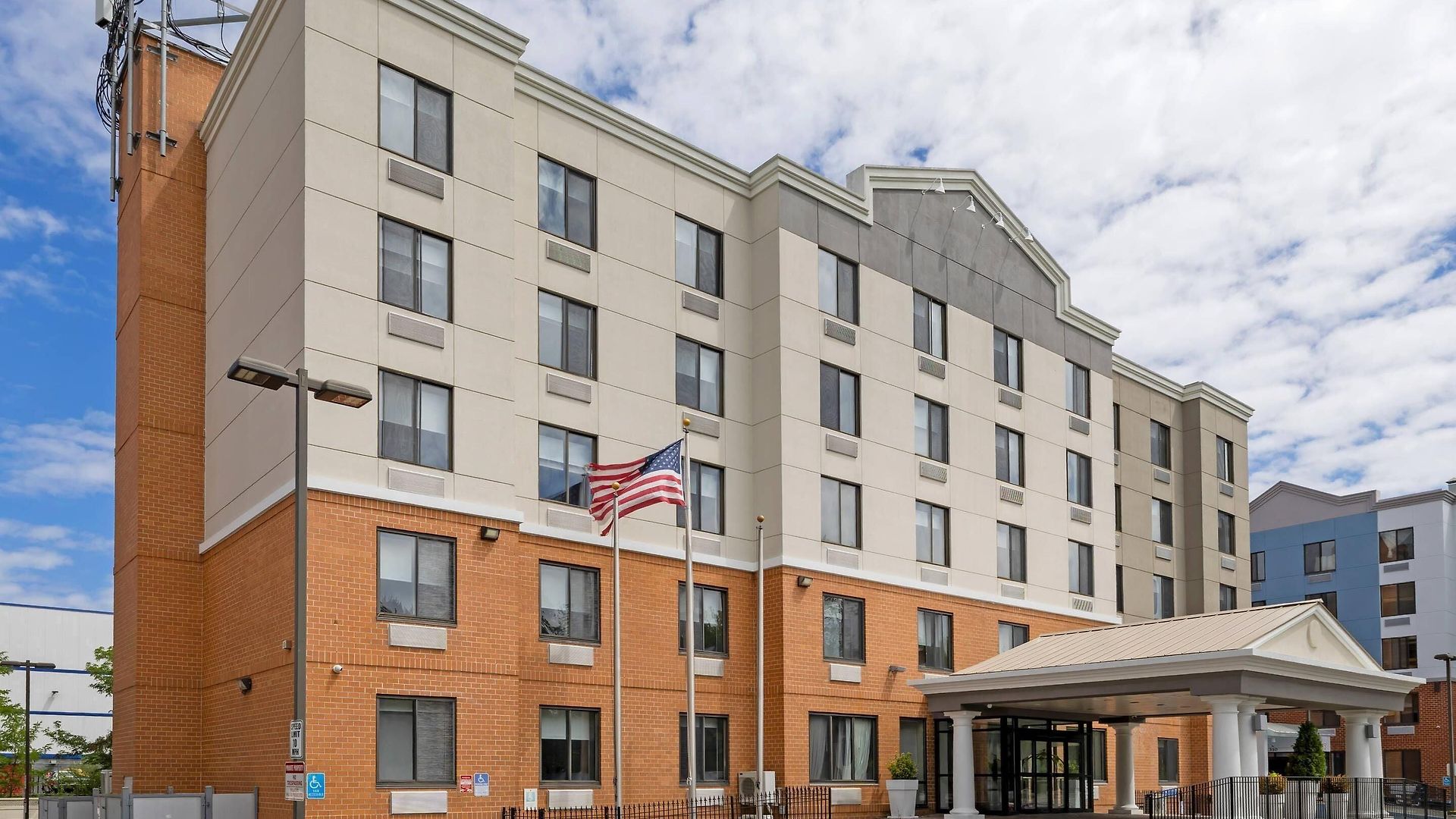 Country & By Radisson, Staten Island Hotel New York