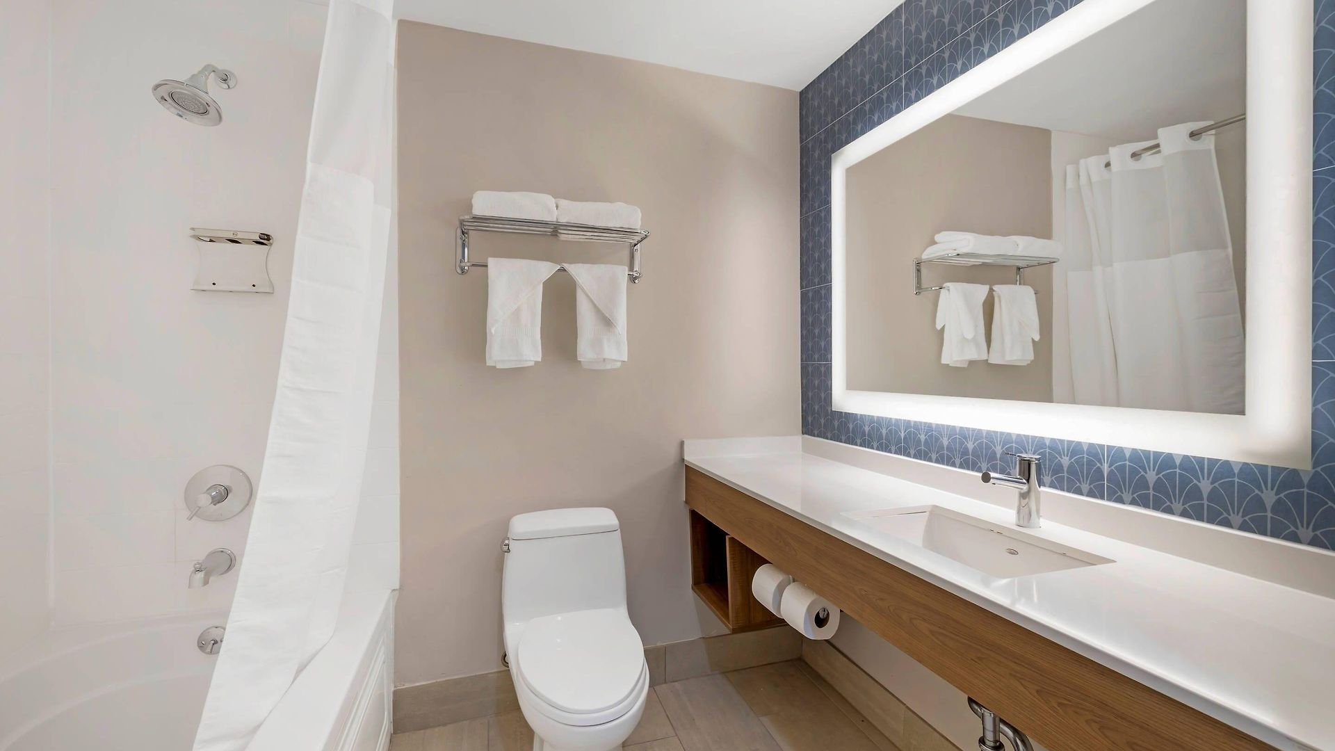 Country & By Radisson, Staten Island