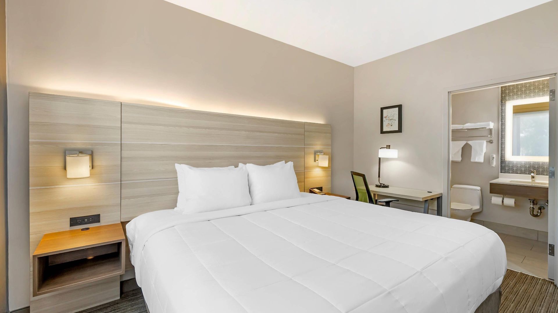 Country & By Radisson, Staten Island Hotel New York