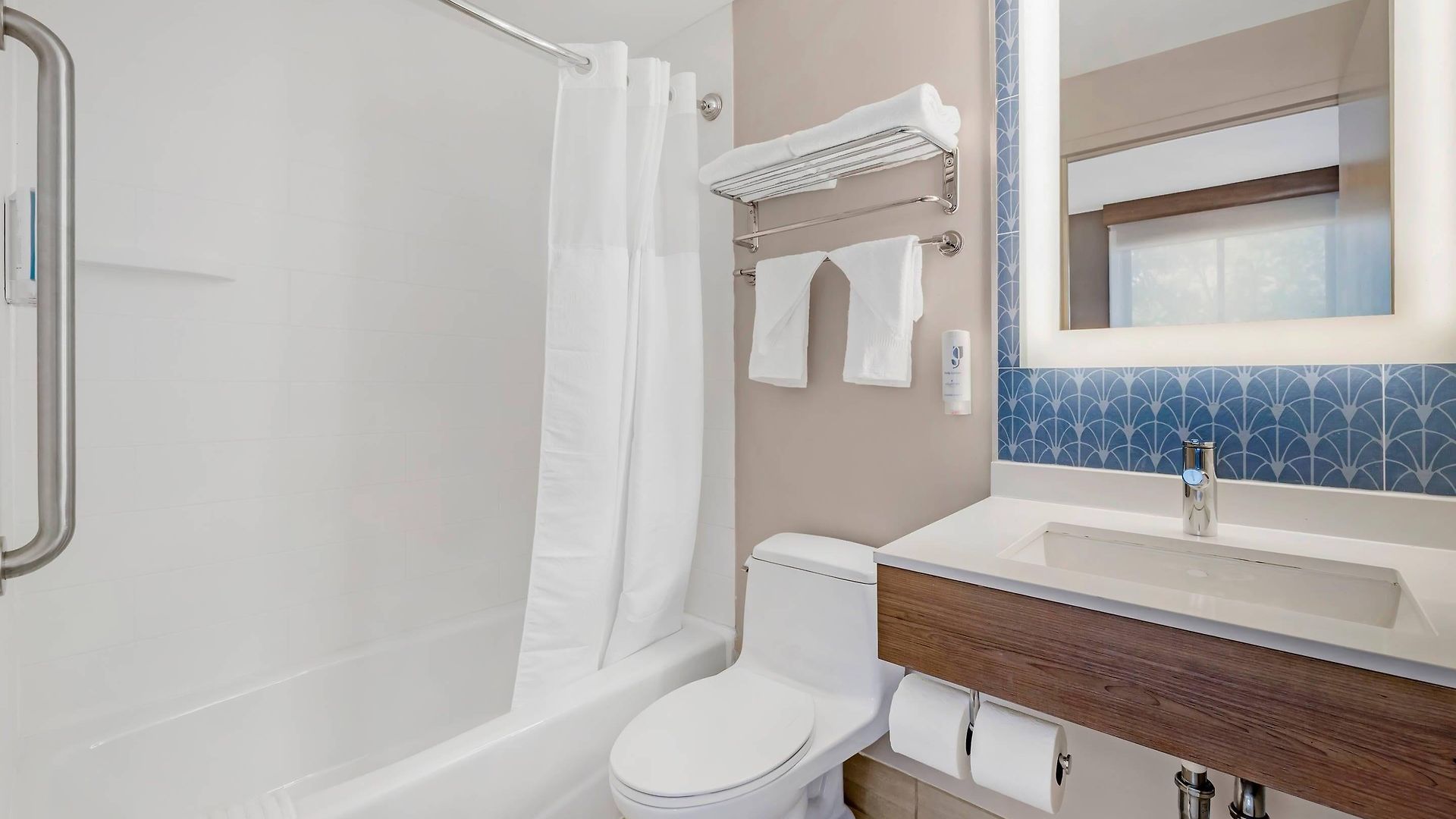Country & By Radisson, Staten Island Hotel 3*