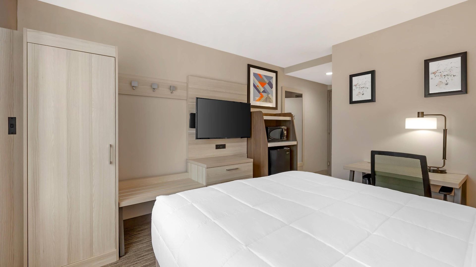 Hotel Country & By Radisson, Staten Island