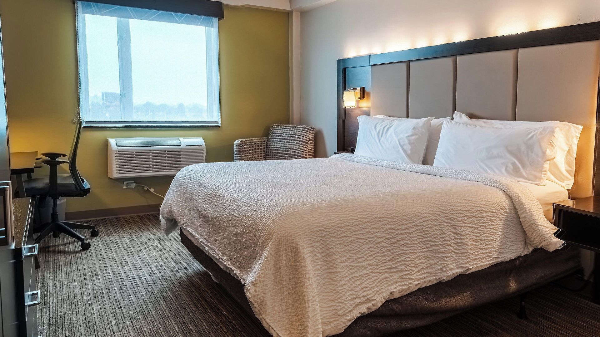 Express Maspeth By Ihg 2*