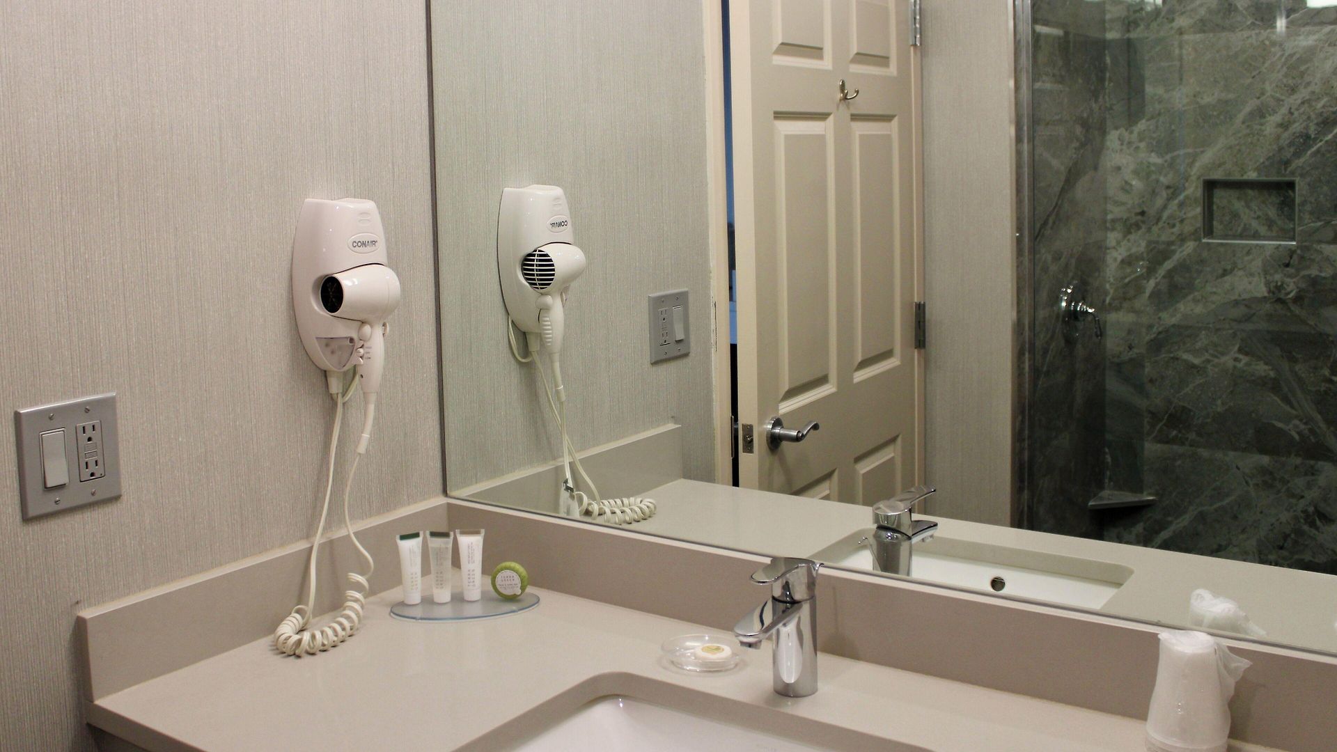 Hotel Marco Laguardia & New York